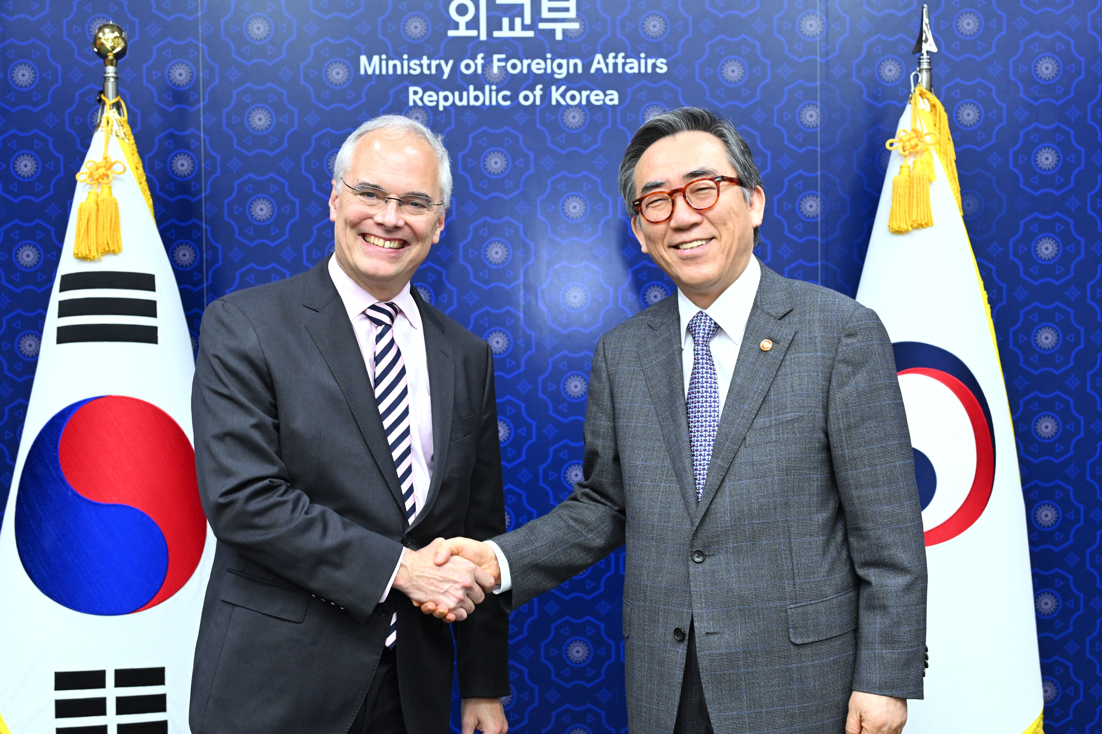 Minister of Foreign Affairs Cho Tae-yul Meets with CEO of Coalition for Epidemic Preparedness Innovations (CEPI)